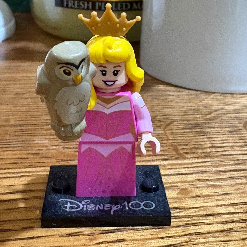 LEGO Disney 100 Aurora Minifigure 71038 Sleeping Beauty with Owl and Base - Picture 5 of 5